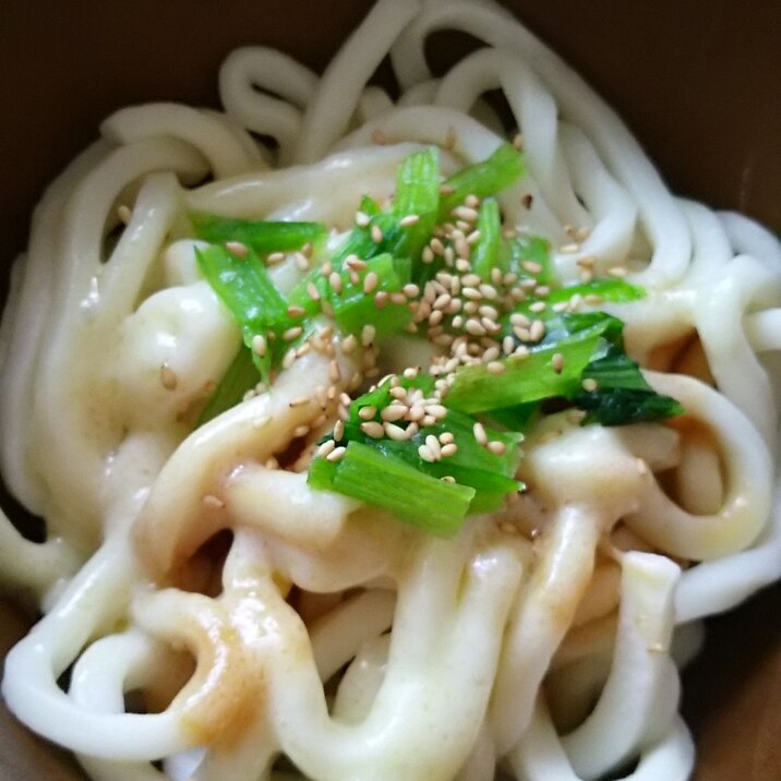 甘じょっぱい餡とチーズと茹で小松菜のうどん